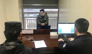 多名女孩闯入同学家中打人